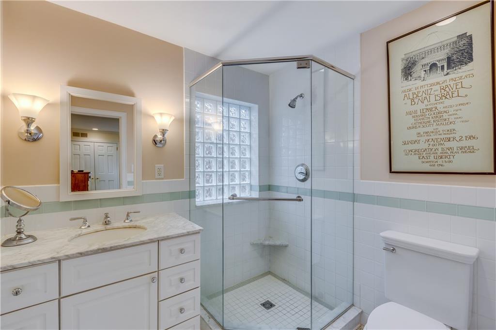 1006 Highmont Road Pittsburgh, PA 15232 - Photo 17 of 25 Gallery Image 17