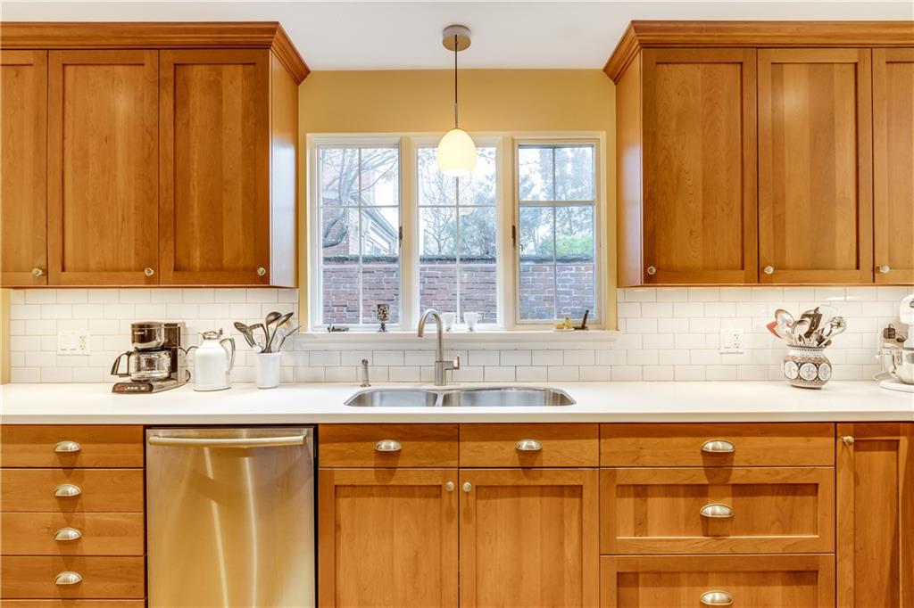 1006 Highmont Road Pittsburgh, PA 15232 - Photo 9 of 25 Gallery Image 9