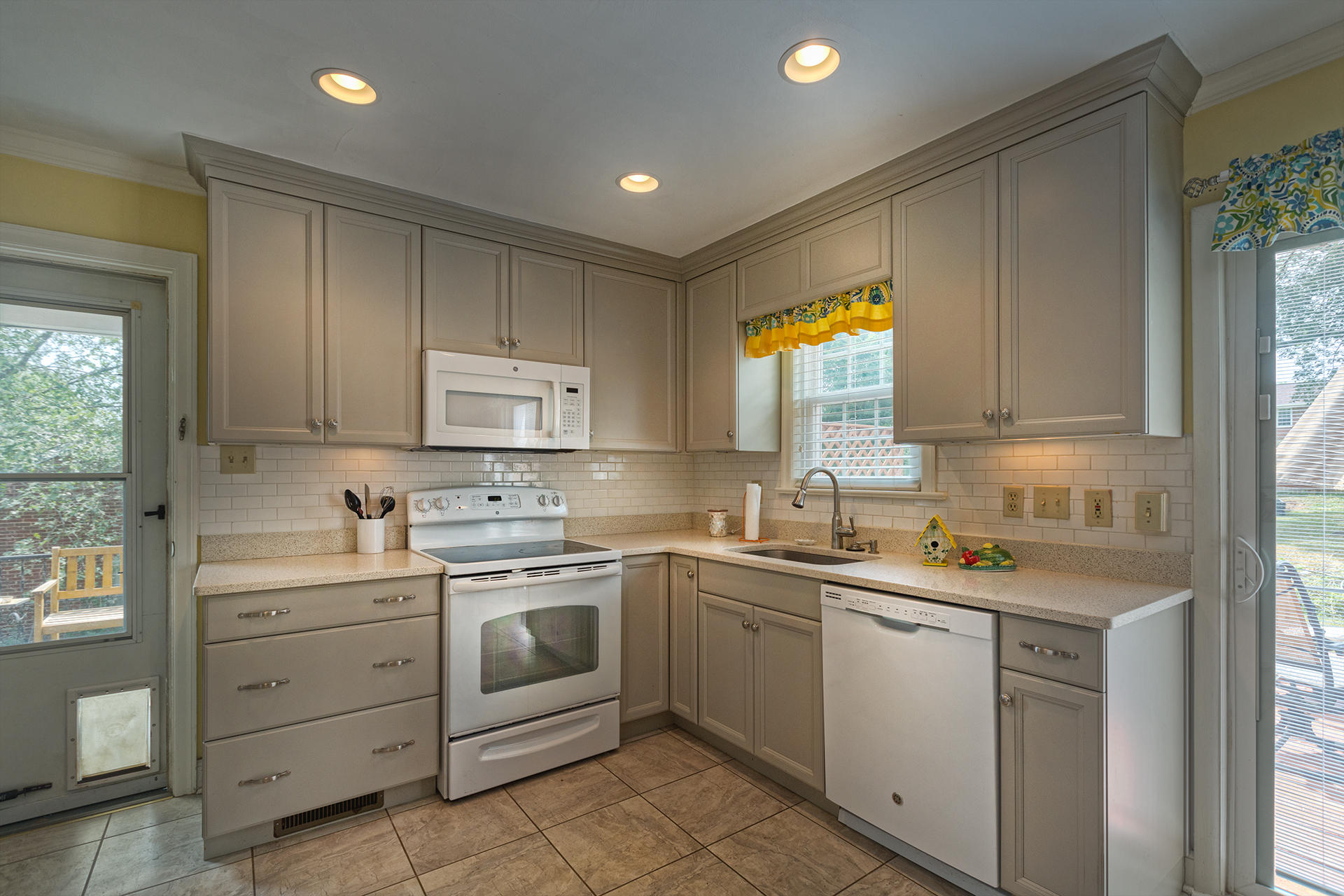 241 Knoll Road Roanoke, VA 24019 - Photo 8 of 18 a kitchen with a sink stove and cabinets