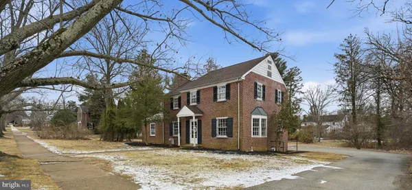 a view of a yard in front of a house
