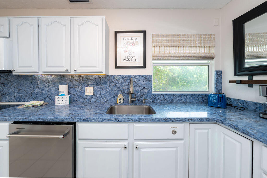 58121 Morton Street Marathon, FL 33050 - Photo 45 of 93 Kitchen