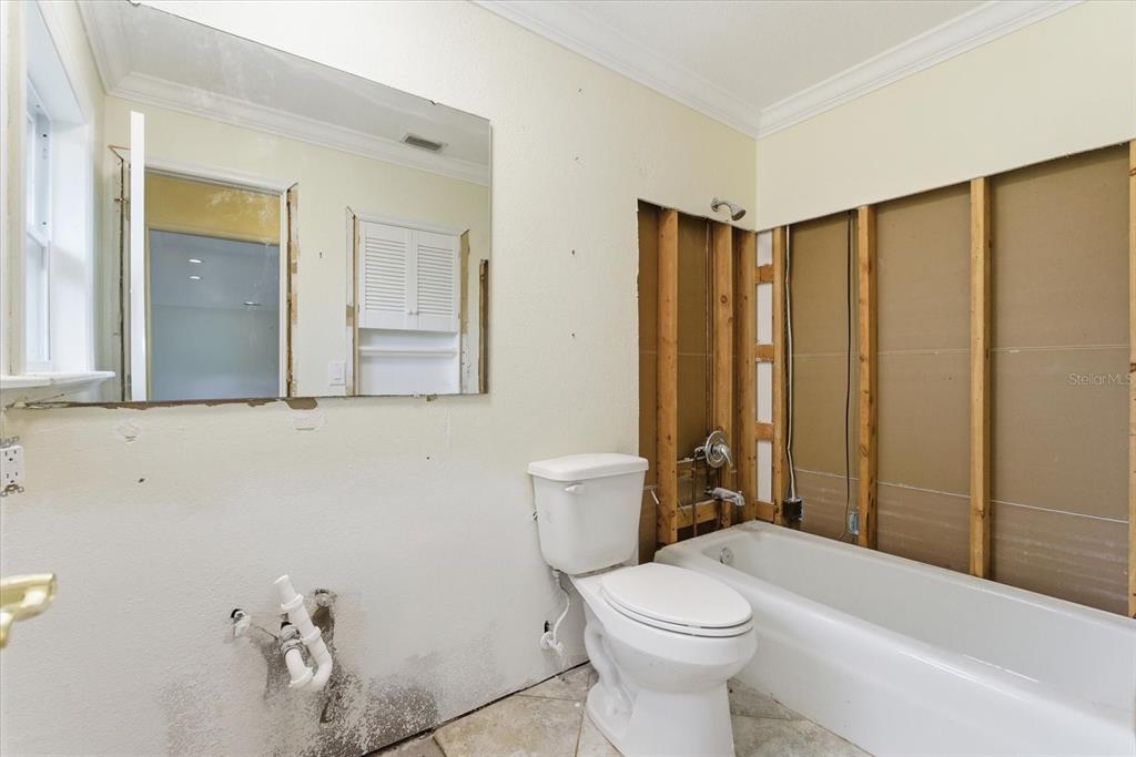 229 Stratford Road Englewood, FL 34223 - Photo 30 of 49 a bathroom with a toilet a sink and bathtub