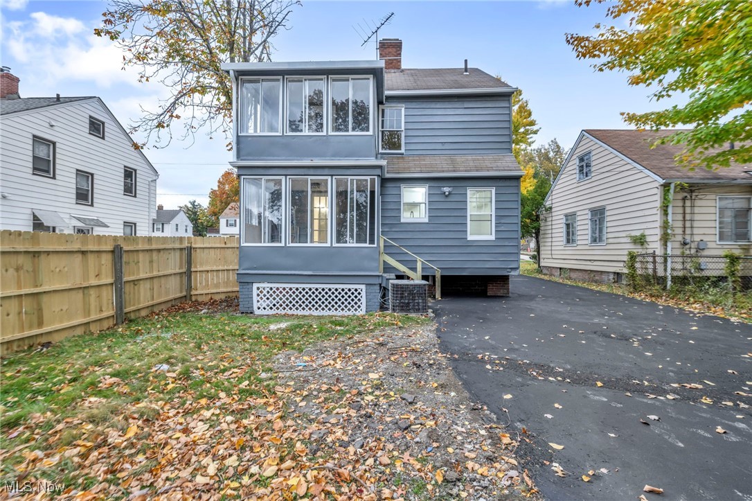 1048 Woodview Road Cleveland, OH 44121 - Photo 35 of 42