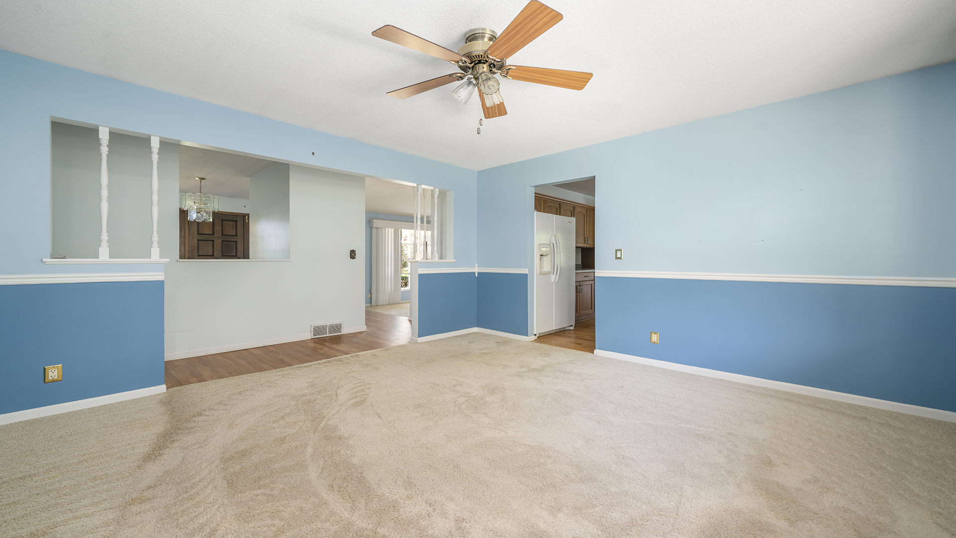 861 Riverside Drive Dixon, IL 61021 - Photo 12 of 33 a view of a livingroom with a chandelier fan