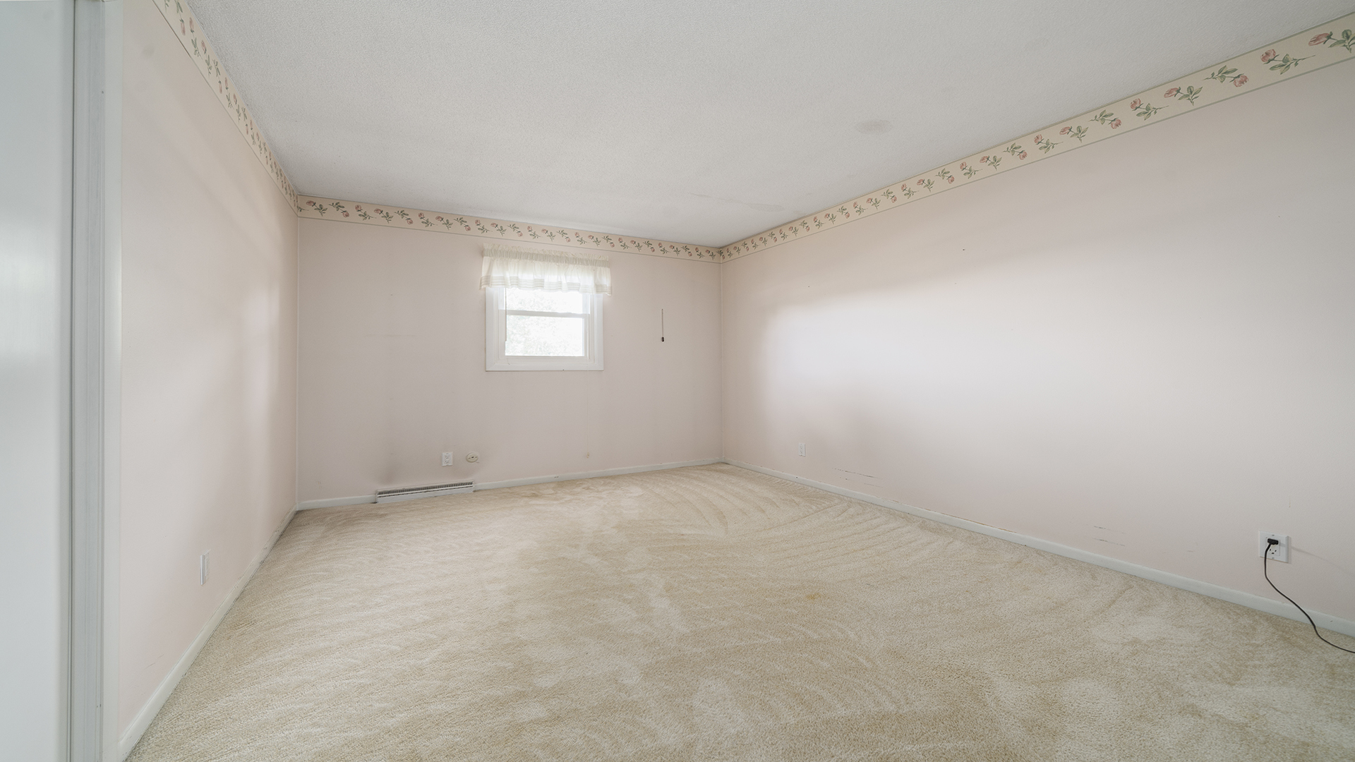 861 Riverside Drive Dixon, IL 61021 - Photo 13 of 33 an empty room with a window
