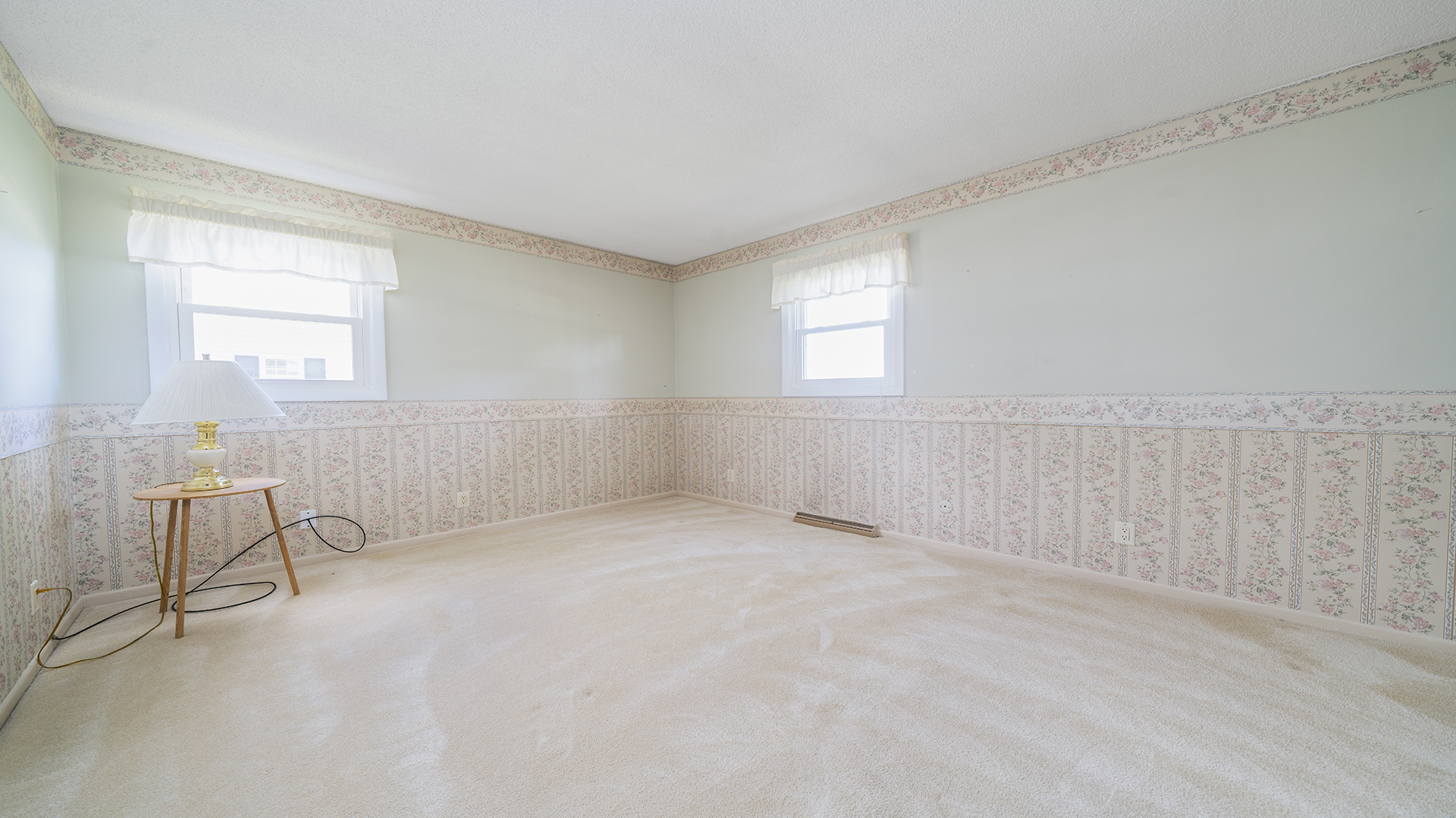 861 Riverside Drive Dixon, IL 61021 - Photo 19 of 33 an empty room with windows