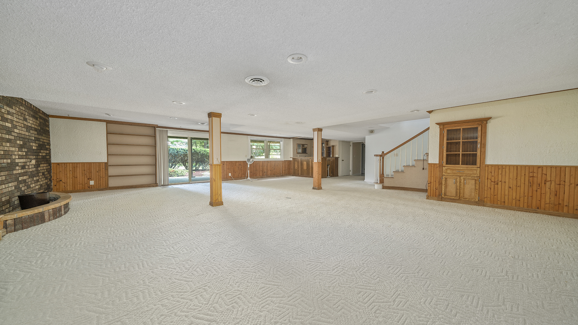 861 Riverside Drive Dixon, IL 61021 - Photo 21 of 33 a view of an empty room