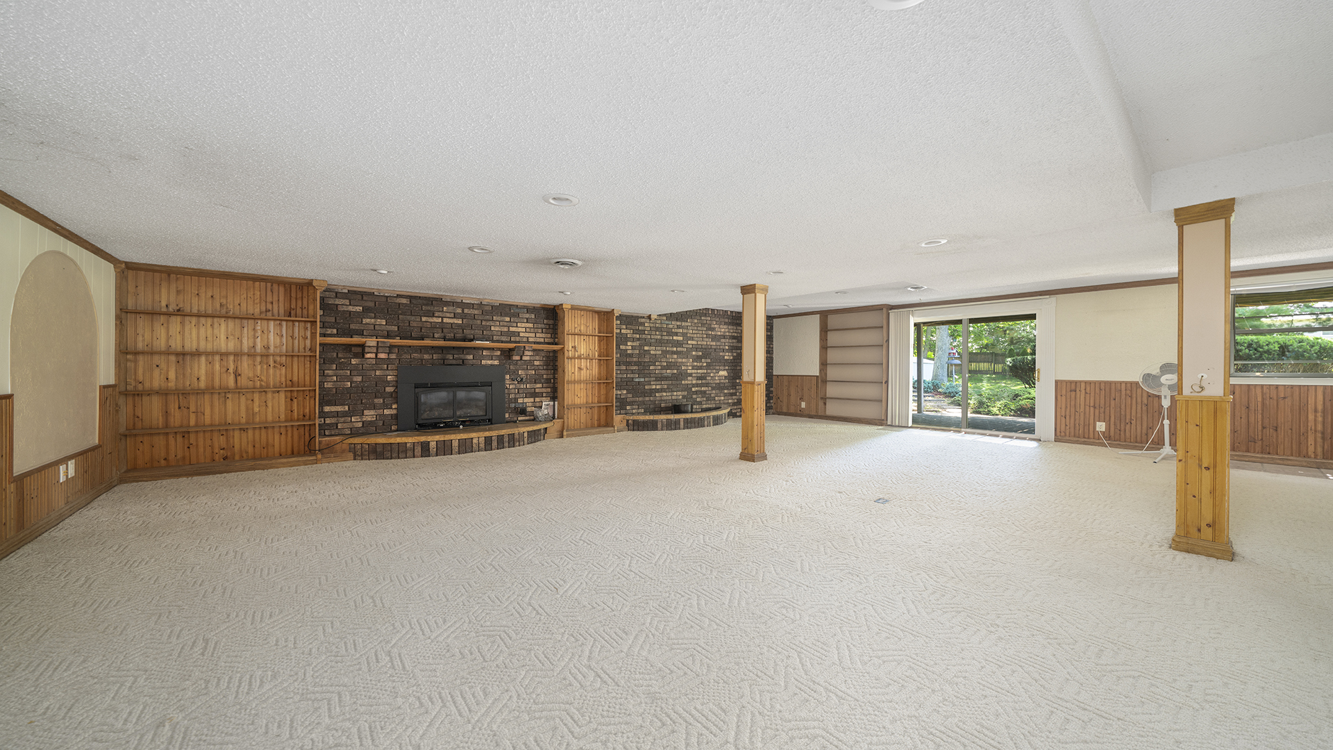 861 Riverside Drive Dixon, IL 61021 - Photo 22 of 33 a view of an empty room with a balcony