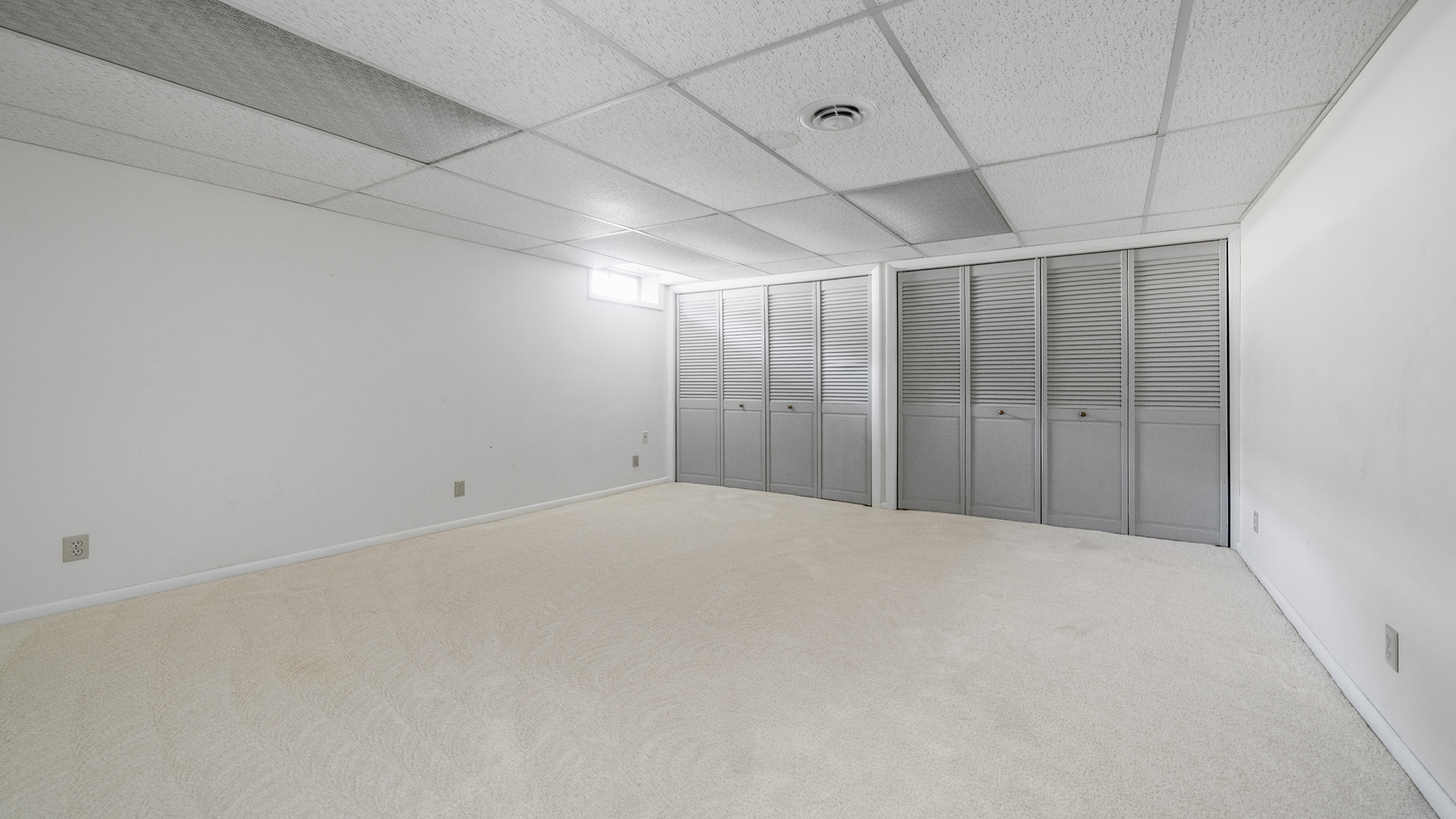 861 Riverside Drive Dixon, IL 61021 - Photo 26 of 33 a view of an empty room