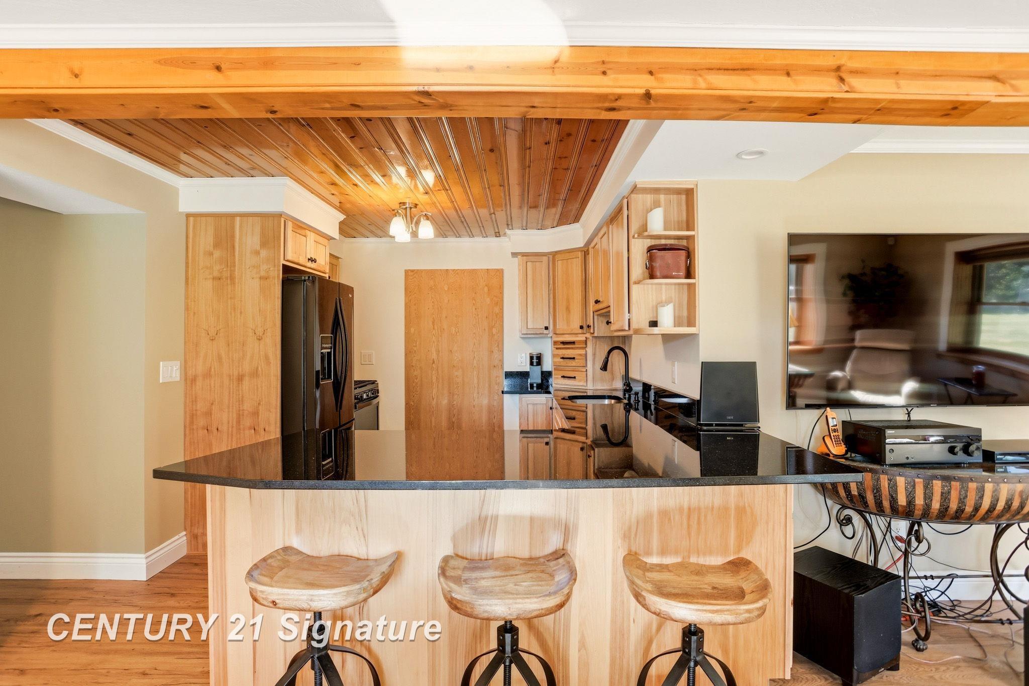 4065 North River Road Freeland, MI 48623 - Photo 6 of 47