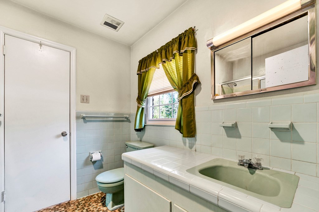 103 Hunting Road Greenwood, SC 29646 - Photo 16 of 48 Gallery Image 16