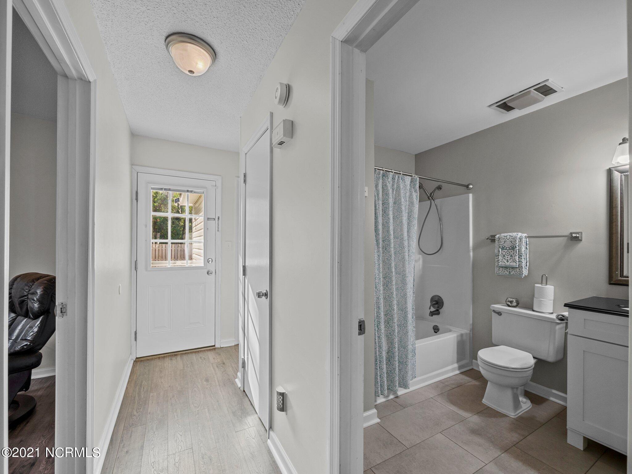 2046 Foxhorn Road Jacksonville, NC 28546 - Photo 23 of 37 Hallway View