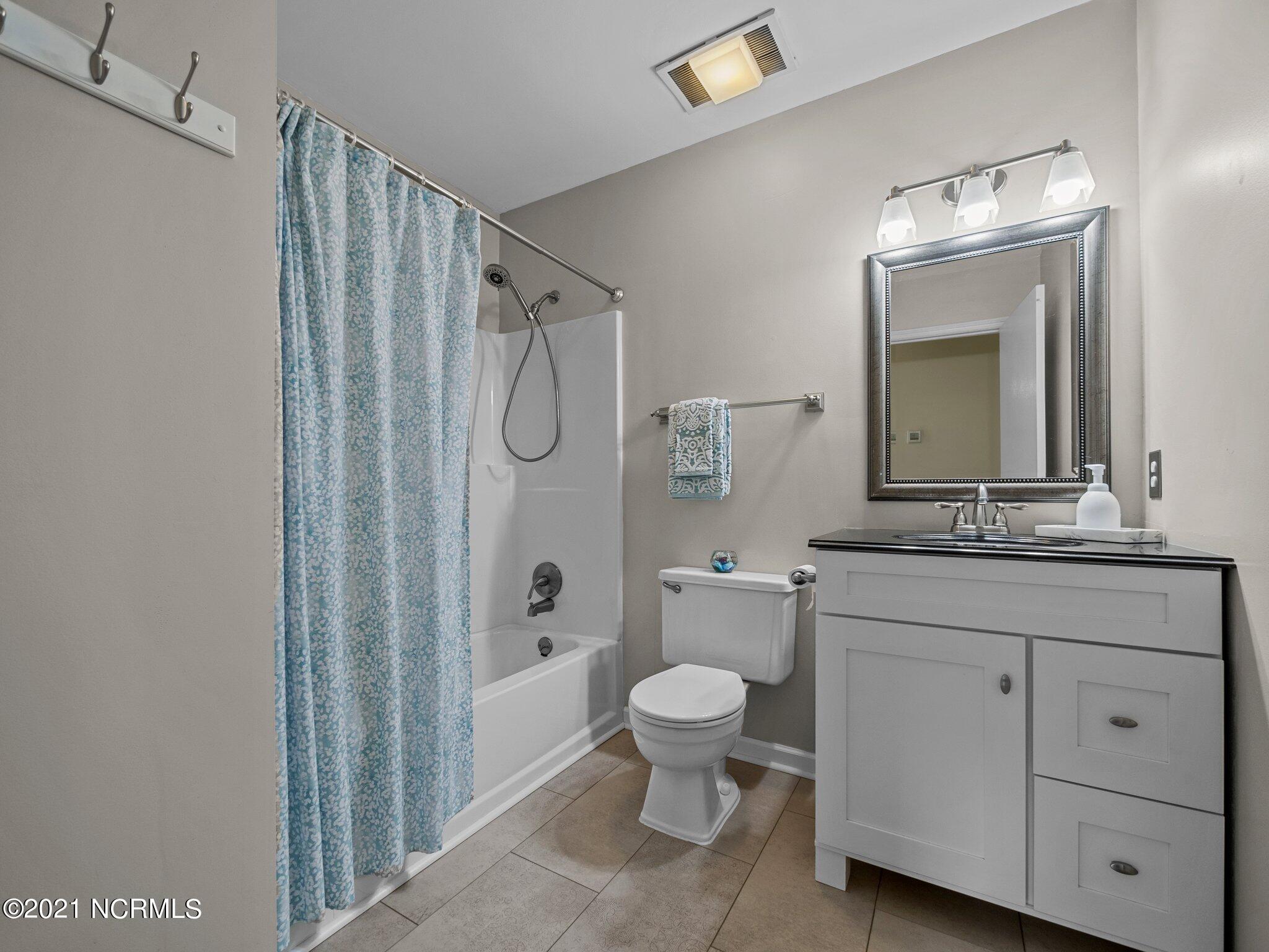 2046 Foxhorn Road Jacksonville, NC 28546 - Photo 25 of 37 Full Bathroom #1
