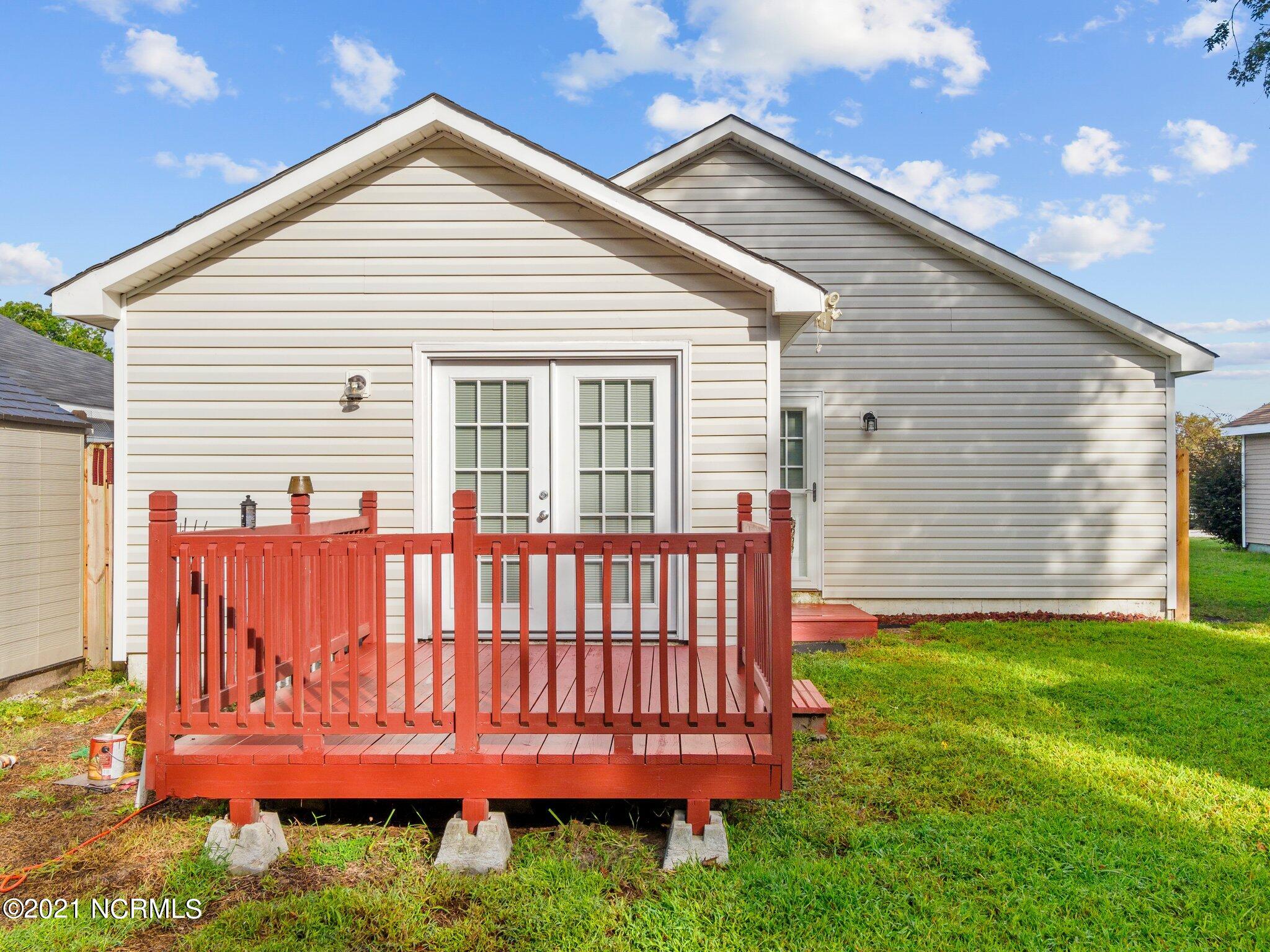 2046 Foxhorn Road Jacksonville, NC 28546 - Photo 34 of 37 Deck