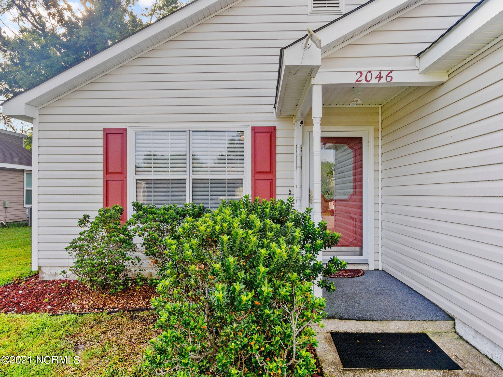 2046 Foxhorn Road Jacksonville, NC 28546 - Photo 4 of 37 Front Porch