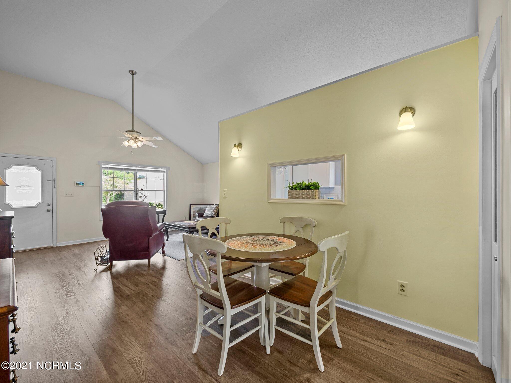 2046 Foxhorn Road Jacksonville, NC 28546 - Photo 8 of 37 Living Room