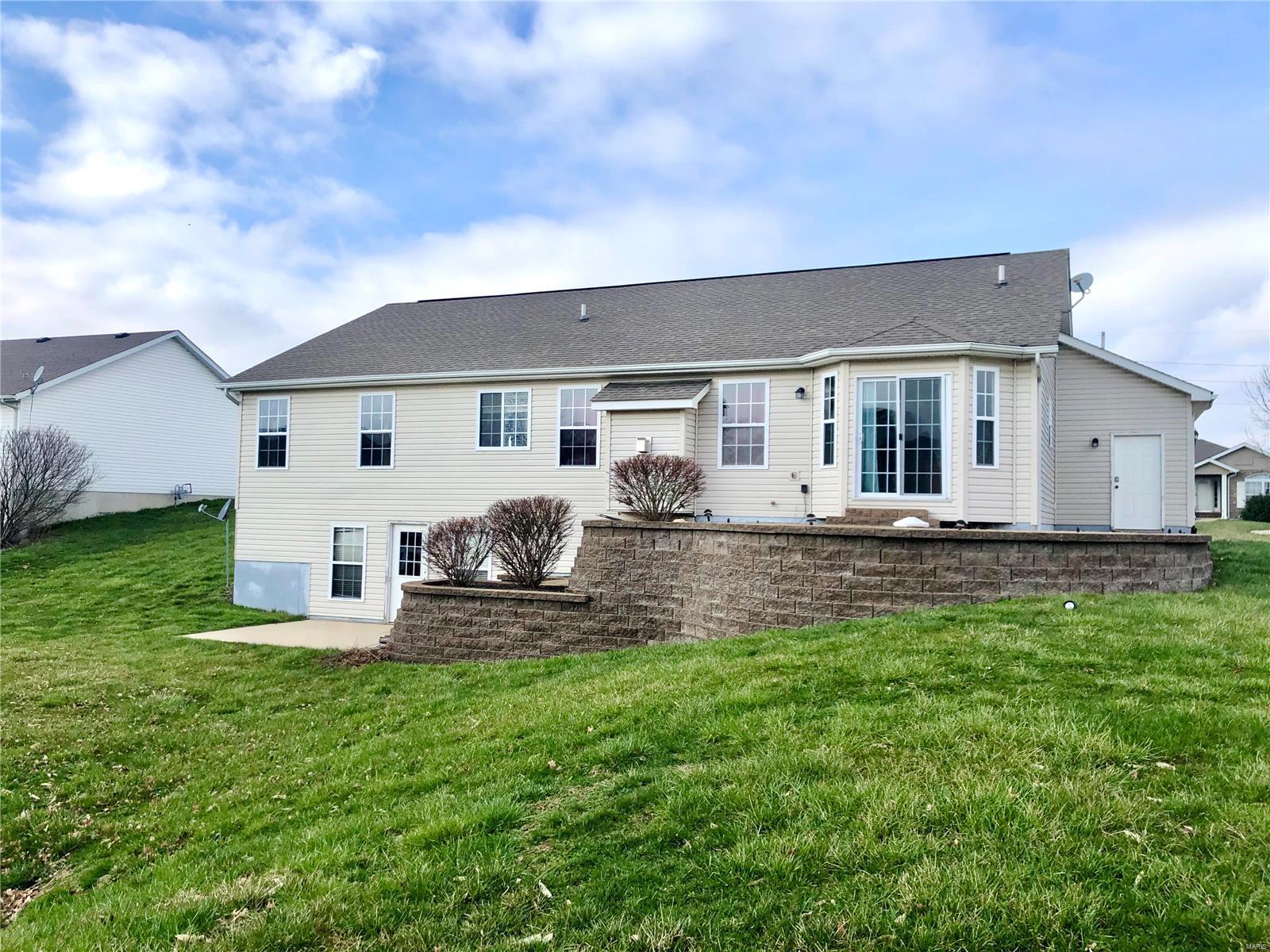 401 Mockingbird Lane Waterloo, IL 62298 - Photo 2 of 33 Gallery Image 2