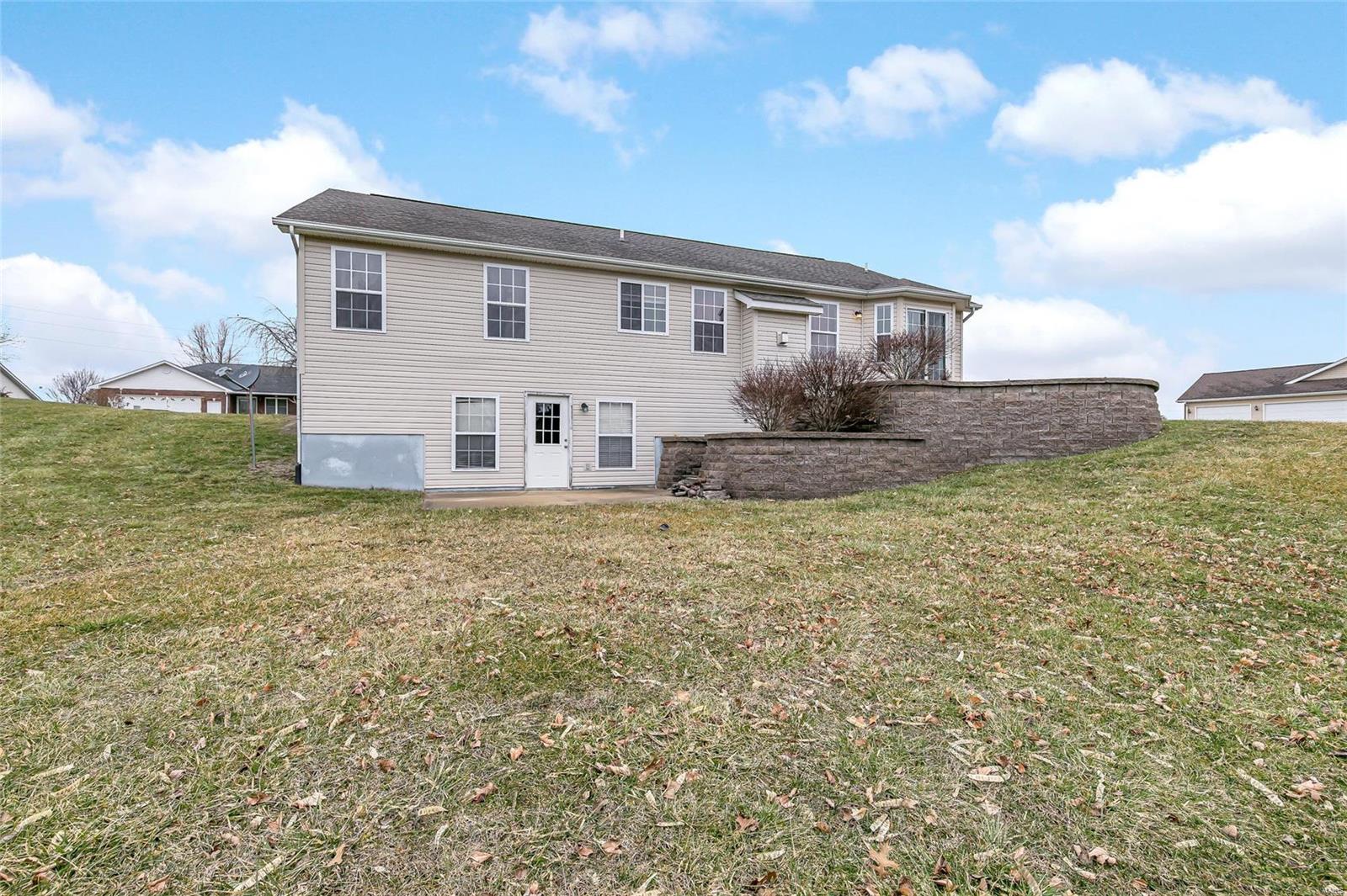401 Mockingbird Lane Waterloo, IL 62298 - Photo 27 of 33 Gallery Image 27