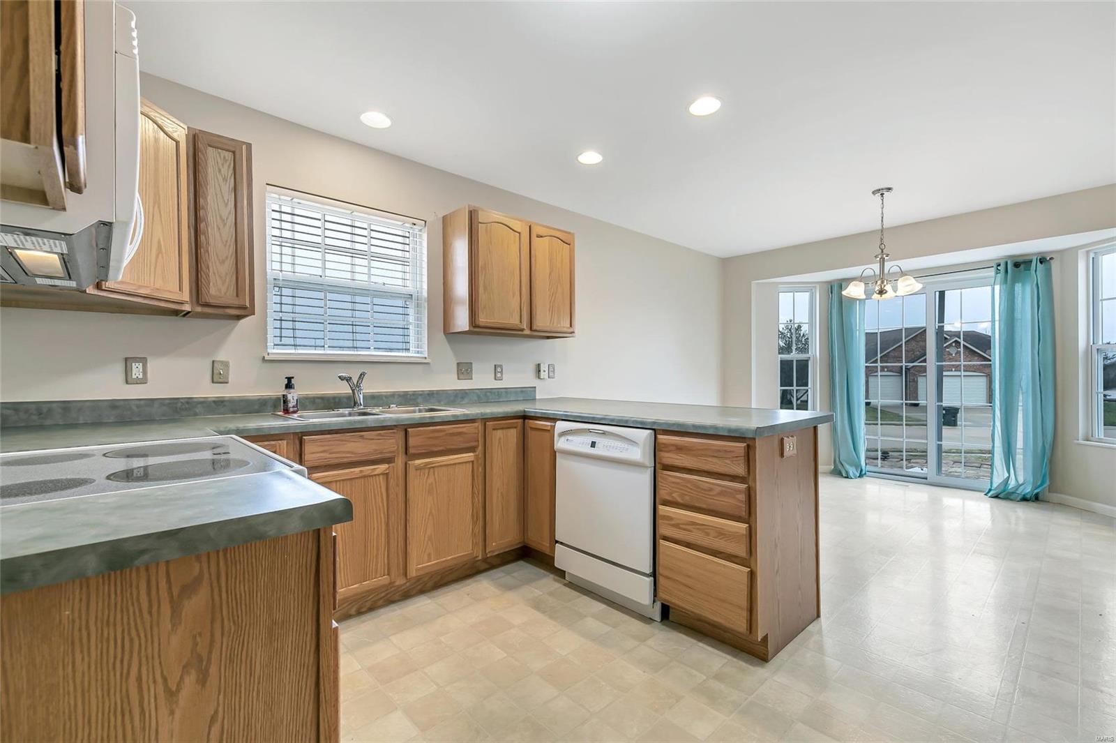 401 Mockingbird Lane Waterloo, IL 62298 - Photo 7 of 33 Gallery Image 7