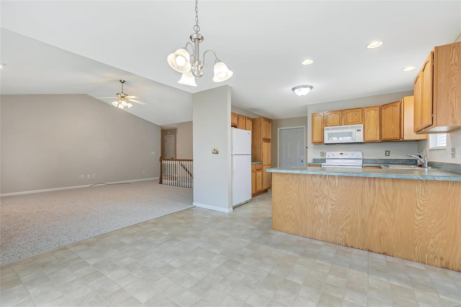 401 Mockingbird Lane Waterloo, IL 62298 - Photo 9 of 33 Gallery Image 9