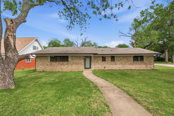 $359,900 | 713 Waggoner Drive, Arlington, TX 76013