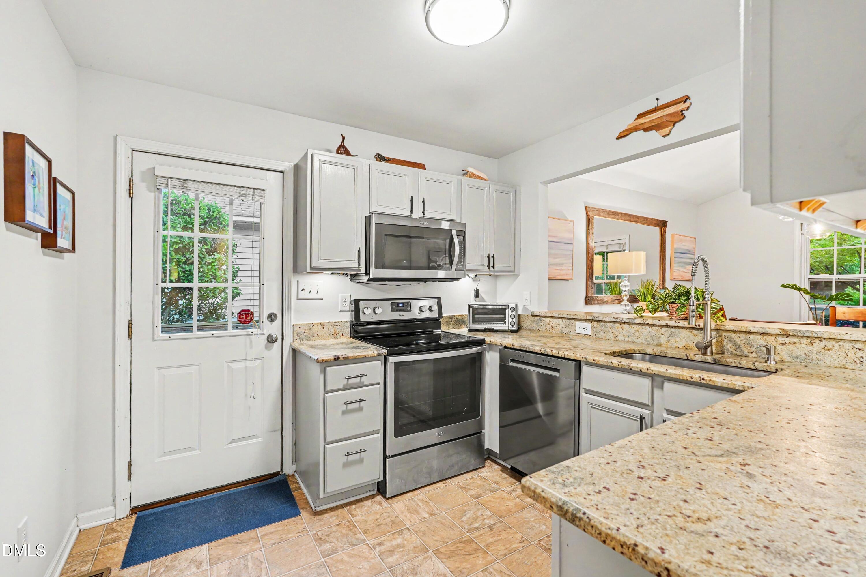 728 South Bloodworth Street Raleigh, NC 27601 - Photo 7 of 21 007_file_7409