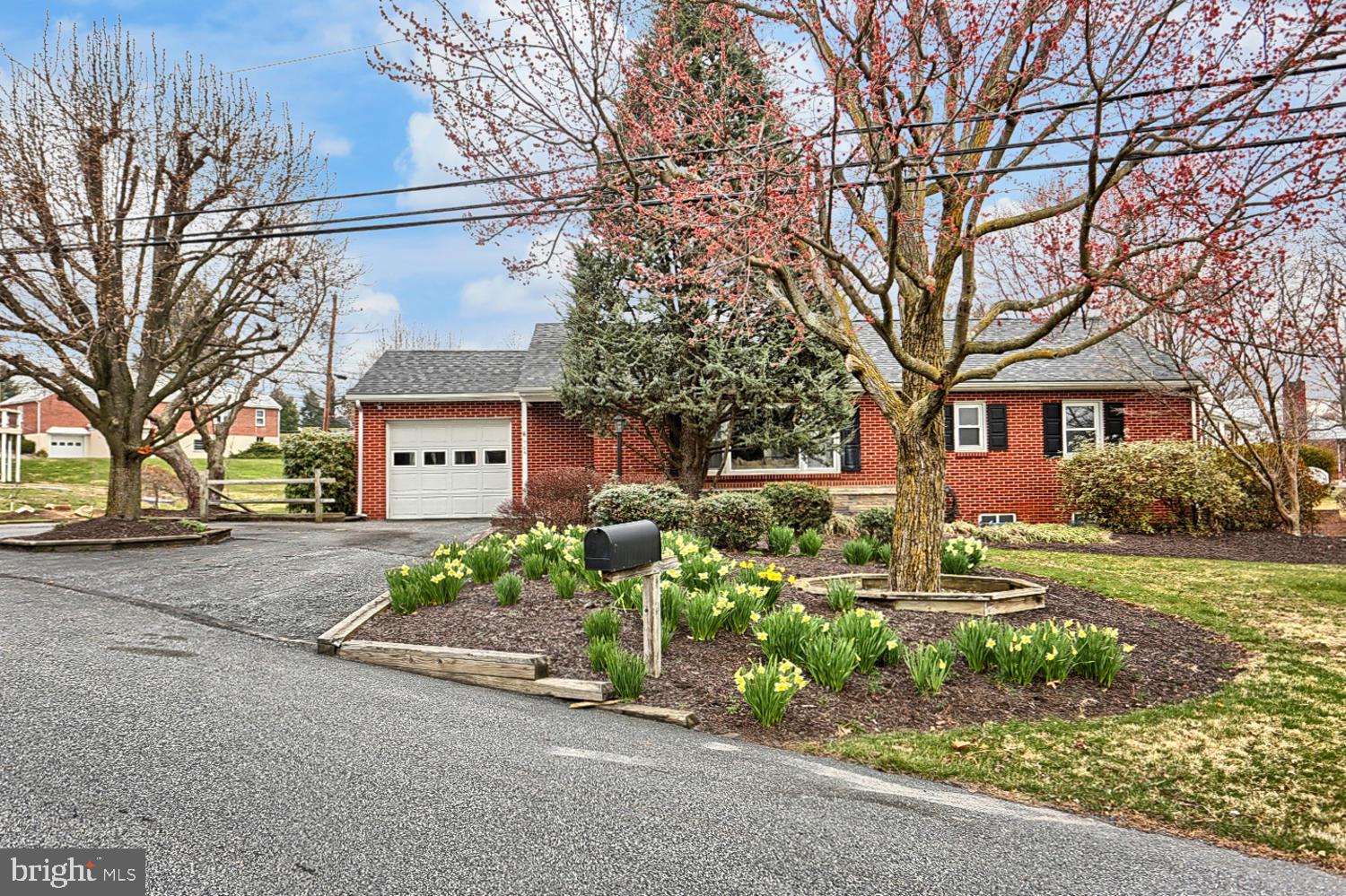 709 Hampton Court Road Harrisburg, PA 17112 - Photo 1 of 32 709 Hampton Court Rd