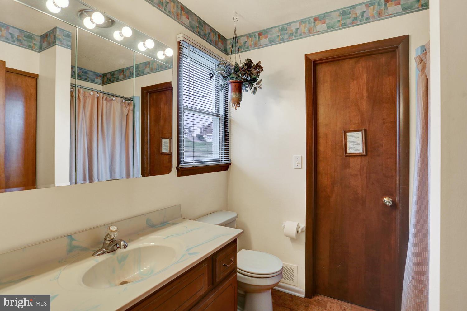 709 Hampton Court Road Harrisburg, PA 17112 - Photo 15 of 32 Master Bath