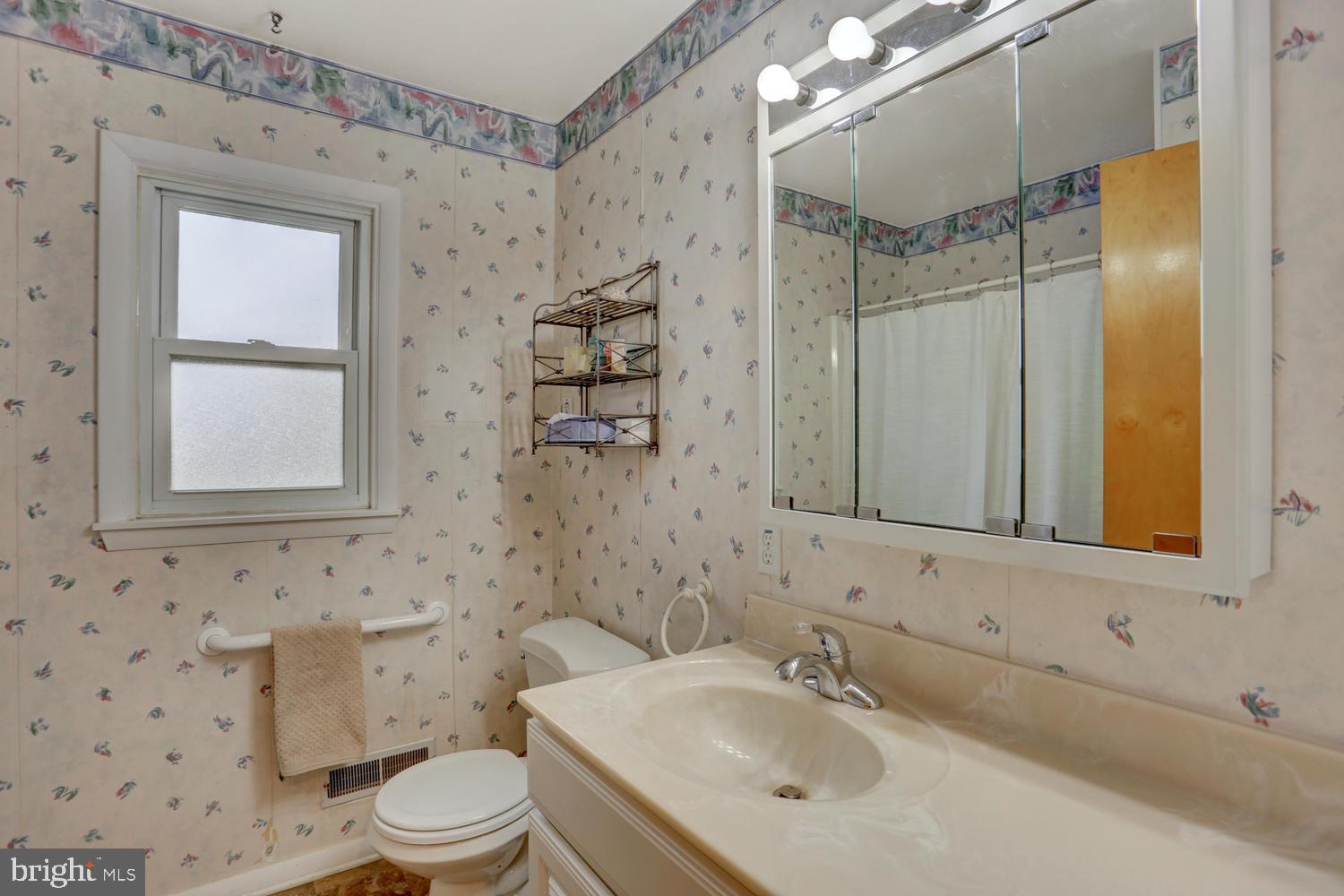 709 Hampton Court Road Harrisburg, PA 17112 - Photo 19 of 32 Full Bath