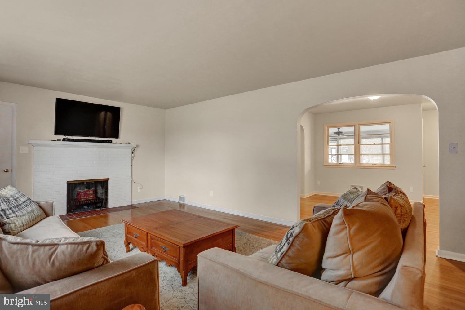 709 Hampton Court Road Harrisburg, PA 17112 - Photo 3 of 32 Gallery Image 3