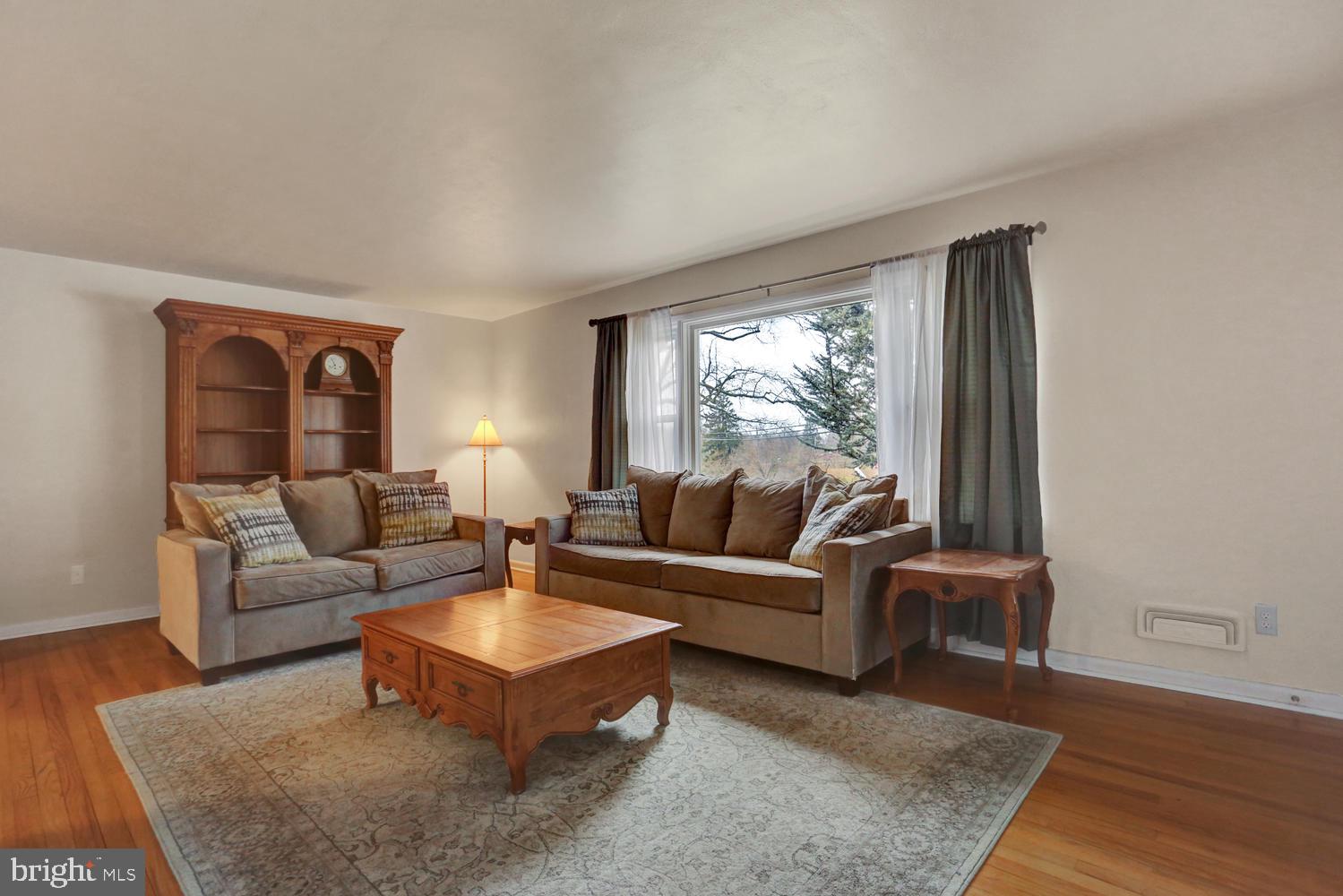 709 Hampton Court Road Harrisburg, PA 17112 - Photo 4 of 32 Gallery Image 4