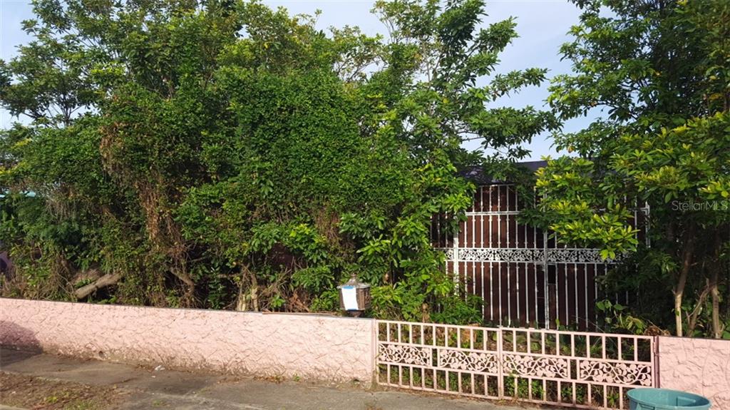Magaly Magaly Magaly Toa Baja, PR 00949 - Photo 1 of 1 a view of balcony with wooden fence