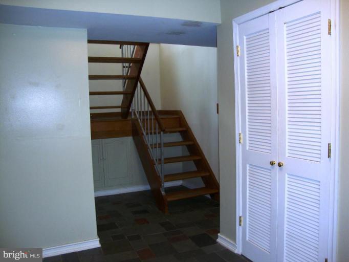 12308 St James Road Potomac, MD 20854 - Photo 4 of 30 Staircase