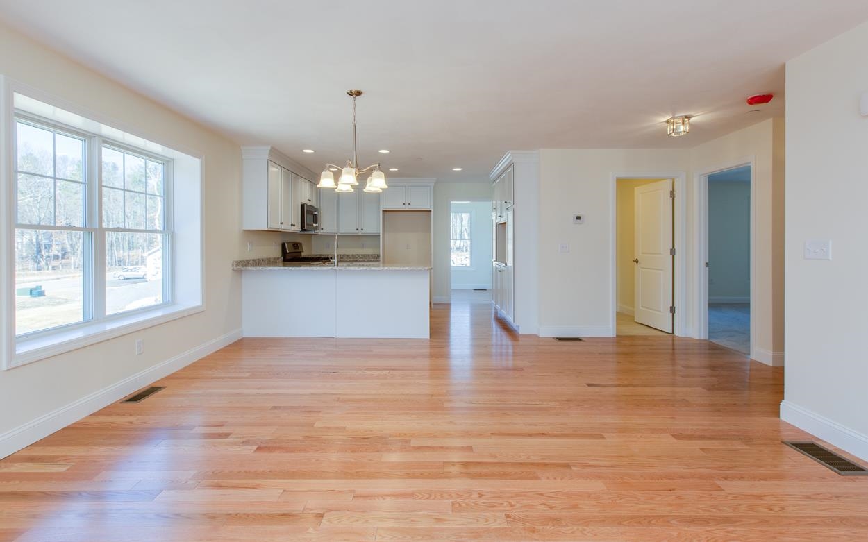 13 Redwood Road Pelham, NH 03076 - Photo 2 of 33