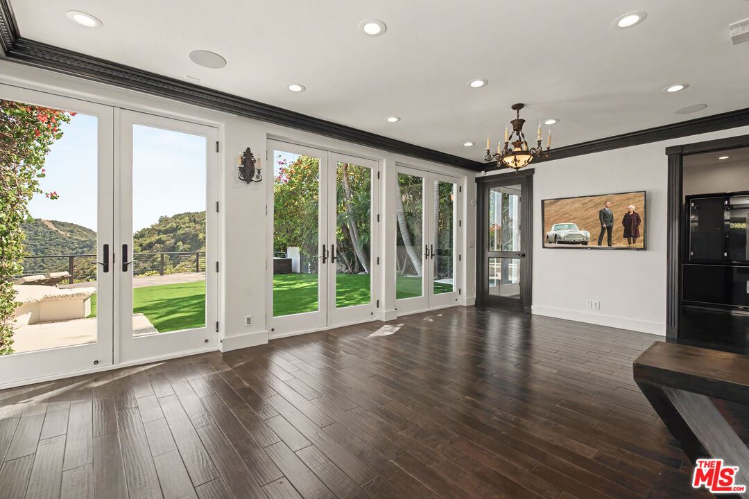 12608 Promontory Road Los Angeles, CA 90049 - Photo 17 of 59