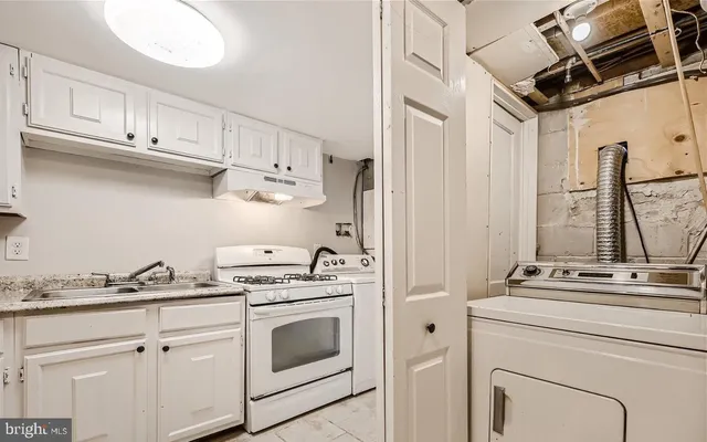 a view of yard with a table and chairs