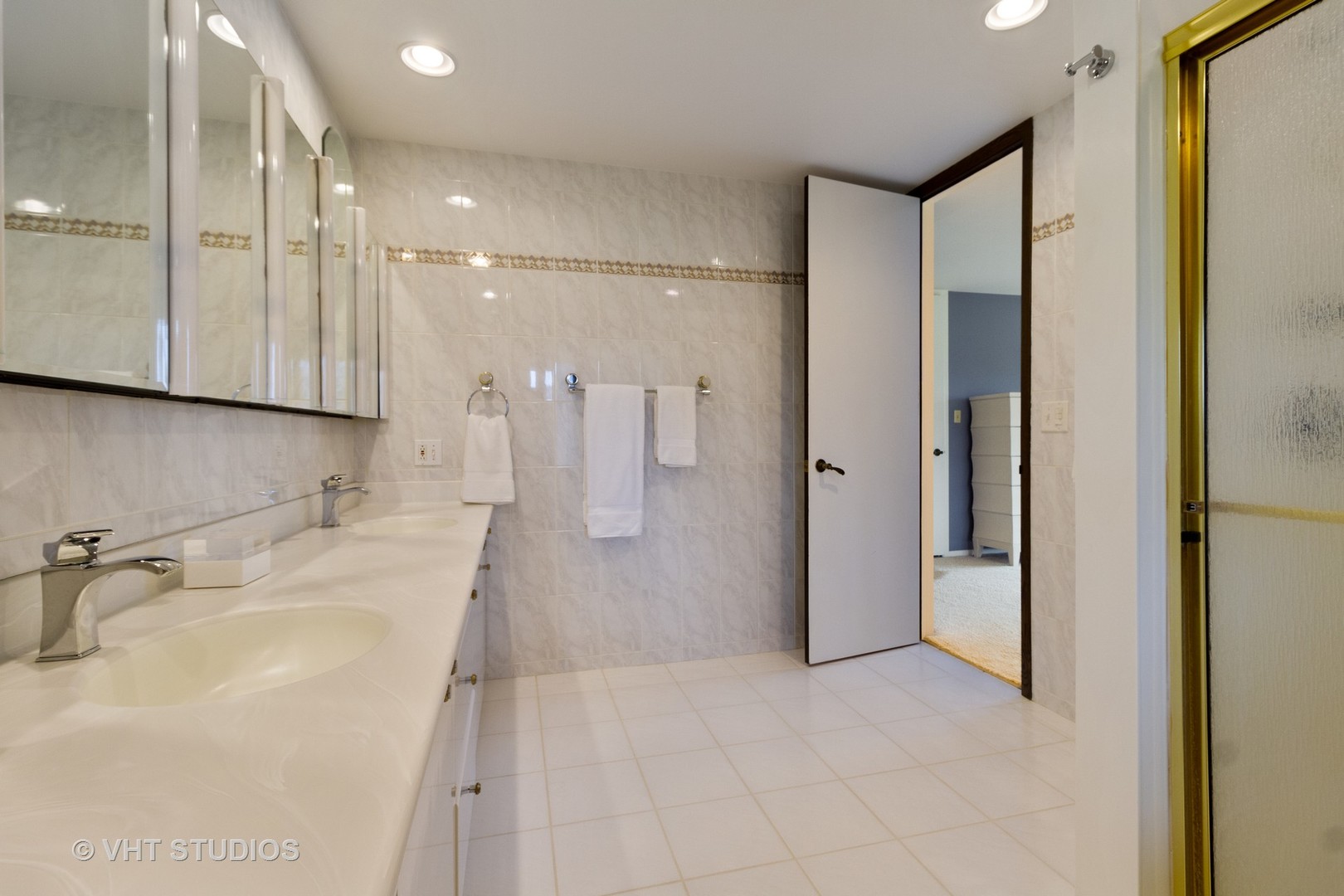 517 Aberdeen Road Frankfort, IL 60423 - Photo 16 of 30 a bathroom with a sink and a shower
