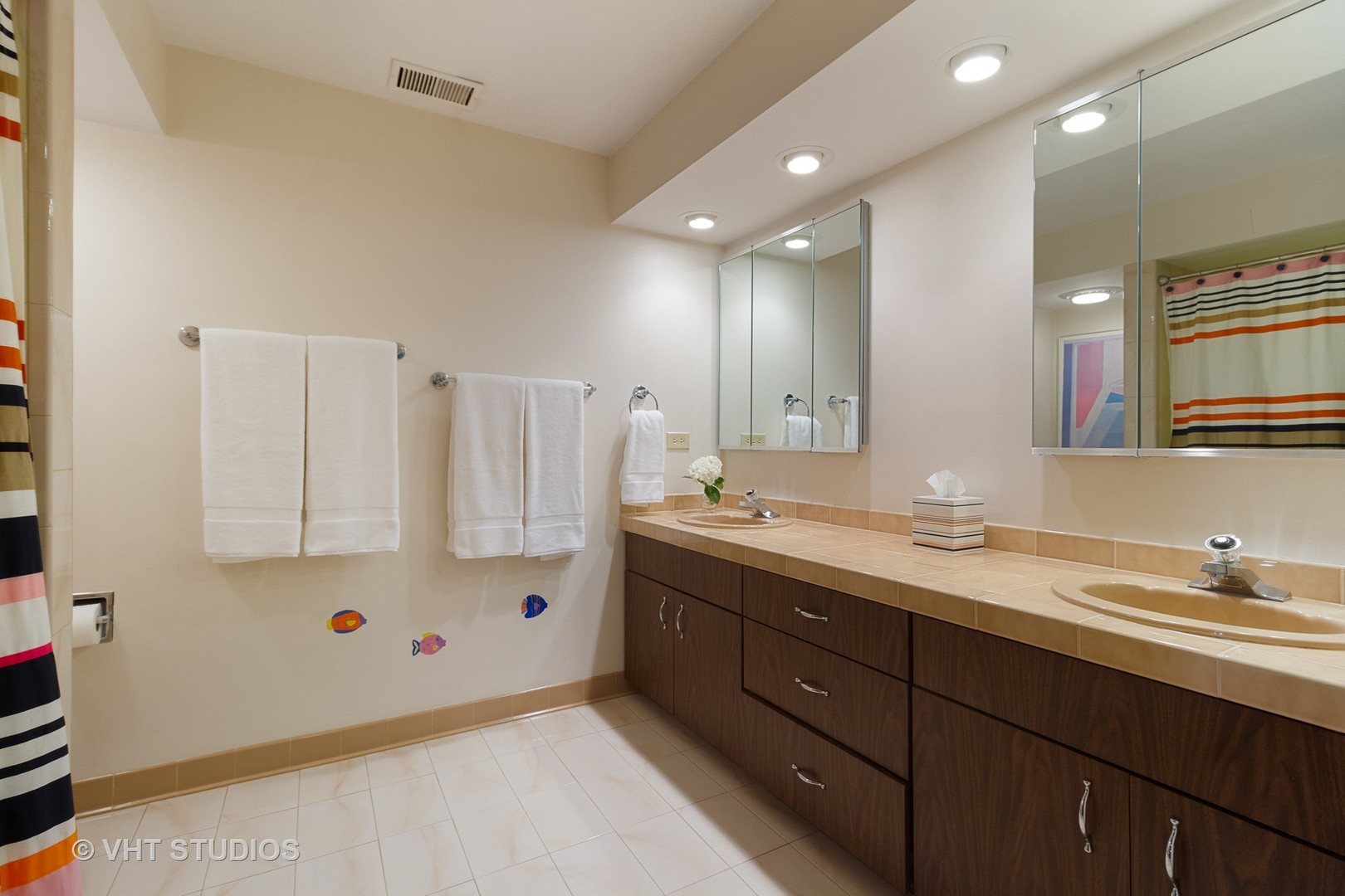 517 Aberdeen Road Frankfort, IL 60423 - Photo 23 of 30 a bathroom with a double vanity sink and mirror