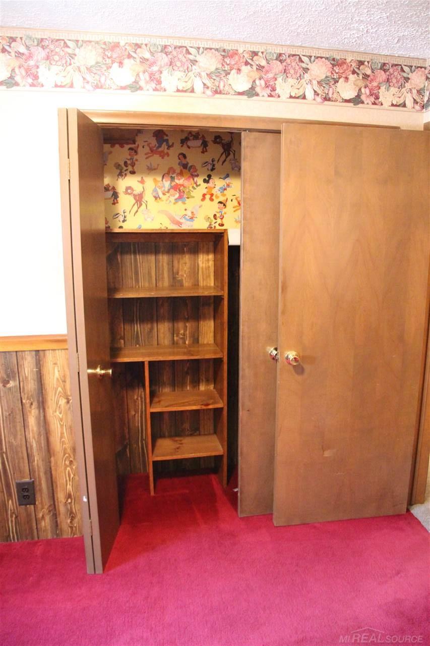 26216 Burg Road Warren, MI 48089 - Photo 23 of 63 Bedroom Closet