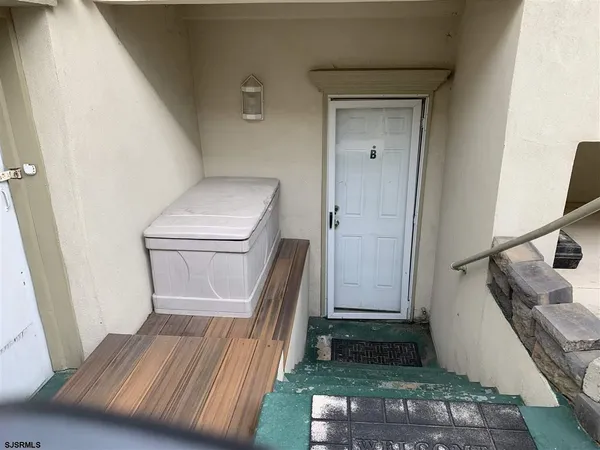 $2,600 | 102 South Raleigh Avenue, Unit B, Atlantic City, NJ 08401