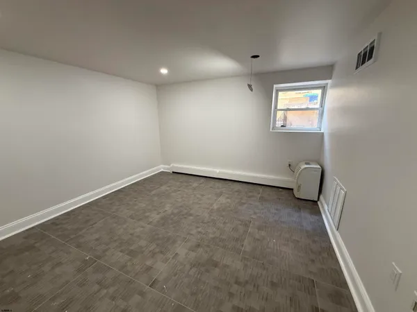 $2,600 | 102 South Raleigh Avenue, Unit B, Atlantic City, NJ 08401