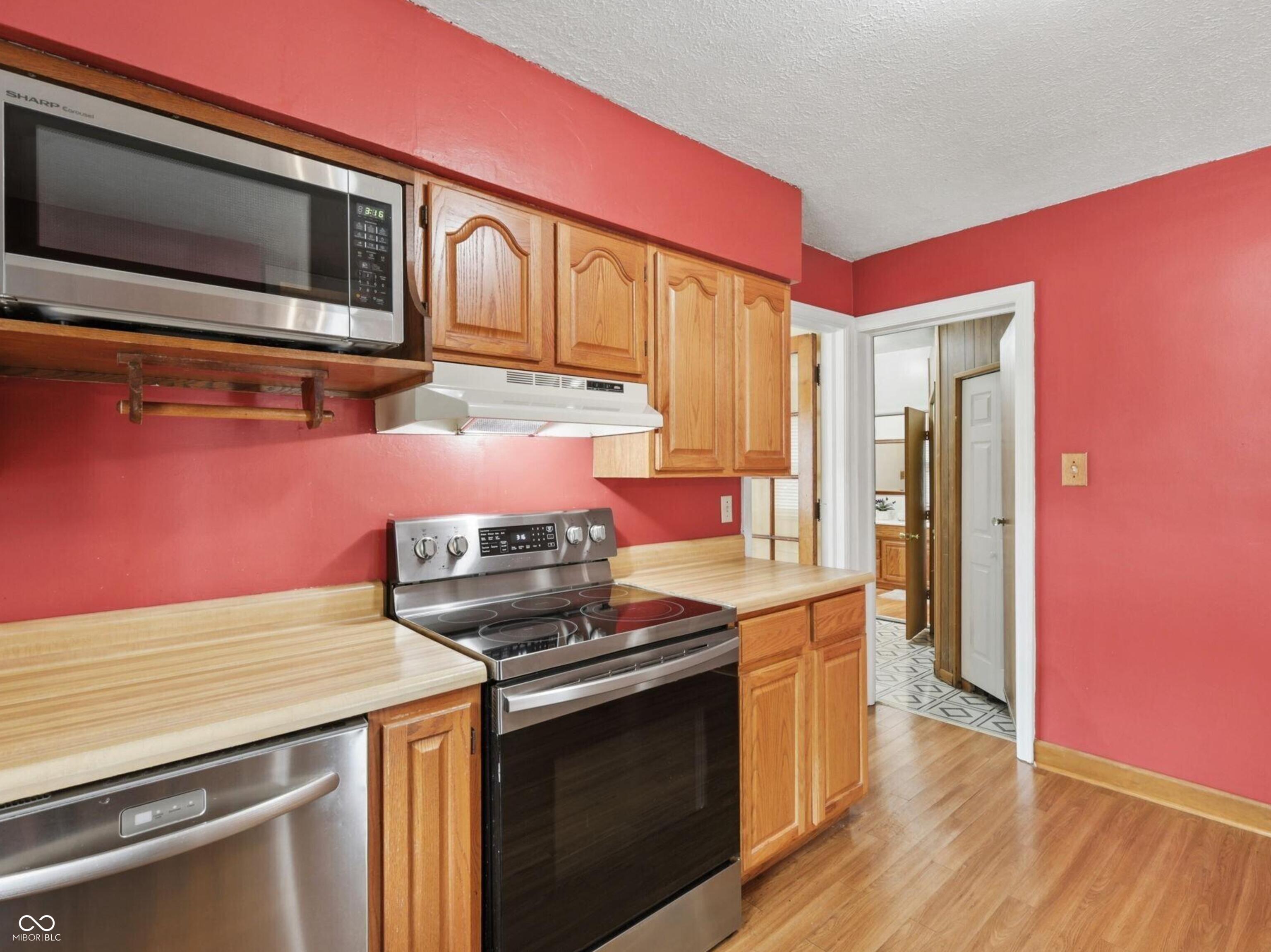 449 North Franklin Road Indianapolis, IN 46219 - Photo 12 of 30 Gallery Image 12