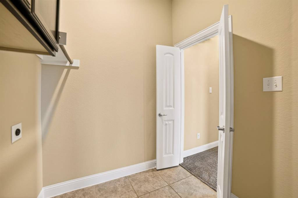 552 Winnetka Drive Oak Point, TX 75068 - Photo 23 of 40 a view of a bathroom