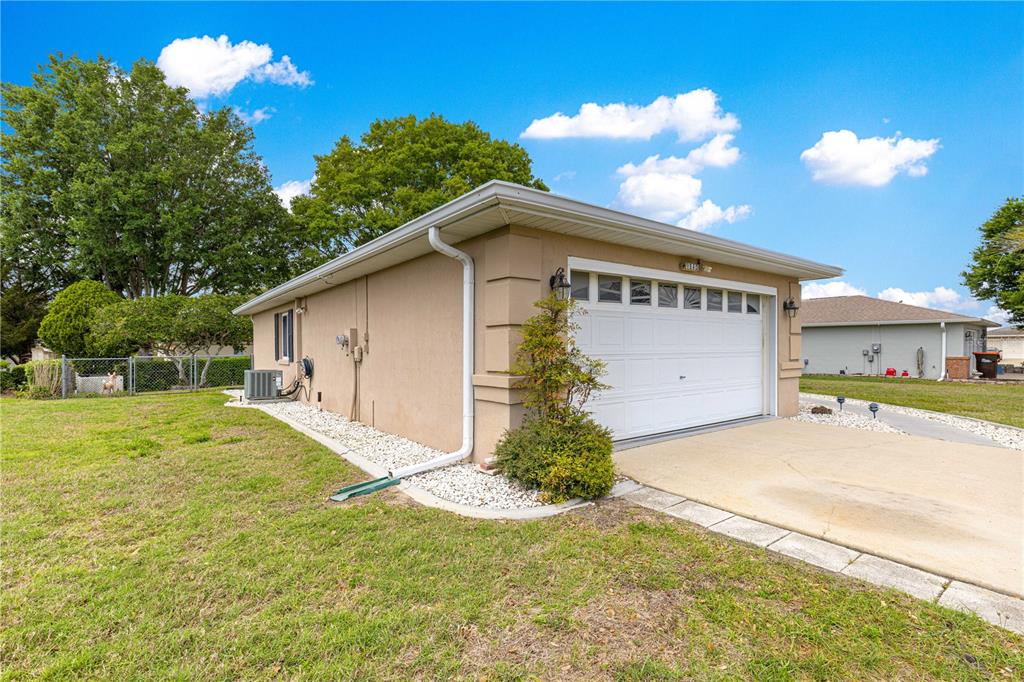 9840 Southwest 63rd Court Ocala, FL 34476 - Photo 37 of 49 a view of a house with backyard and garden