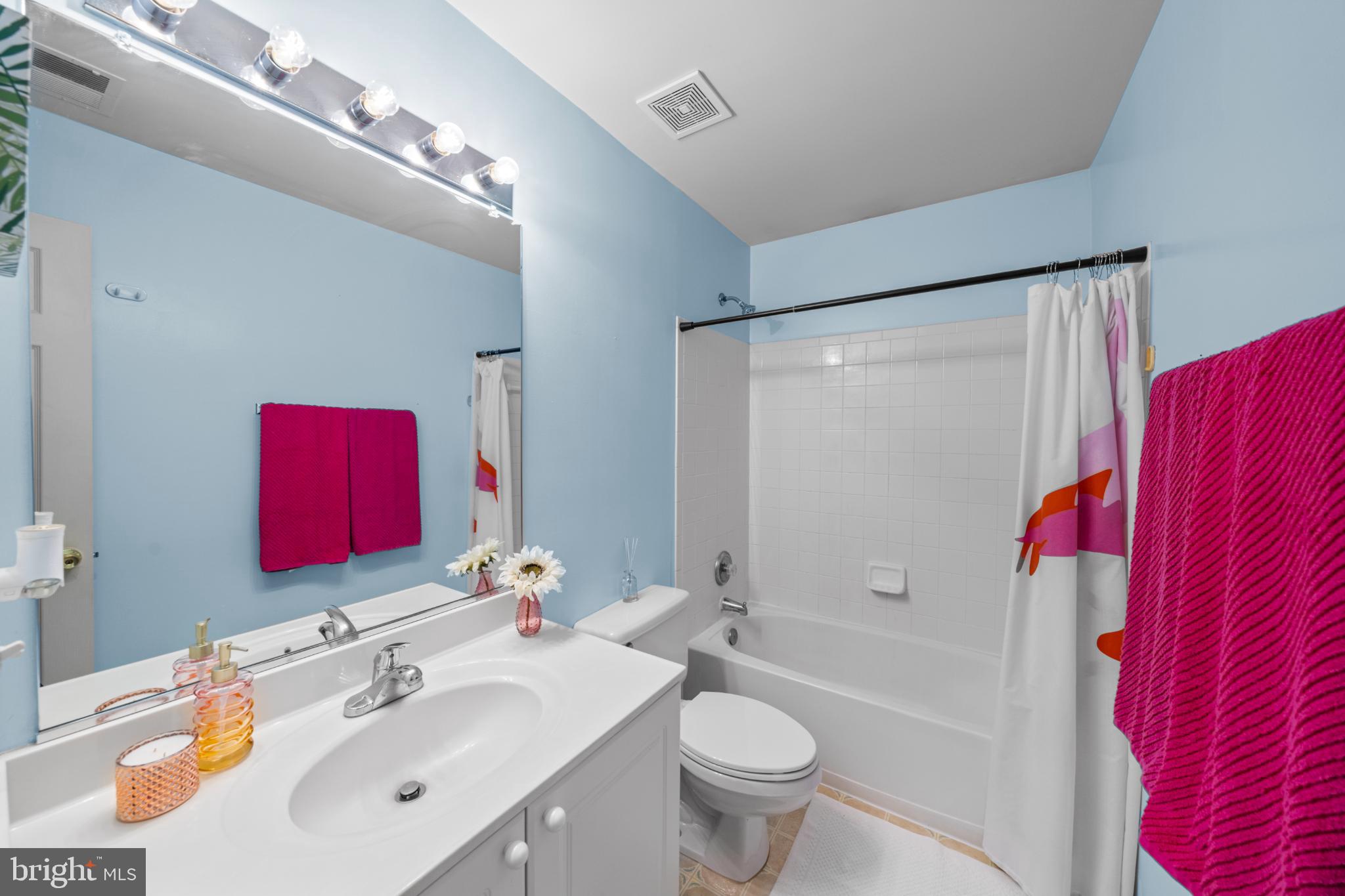 15381 Tina Lane Woodbridge, VA 22193 - Photo 20 of 32 a bathroom with a toilet sink and shower