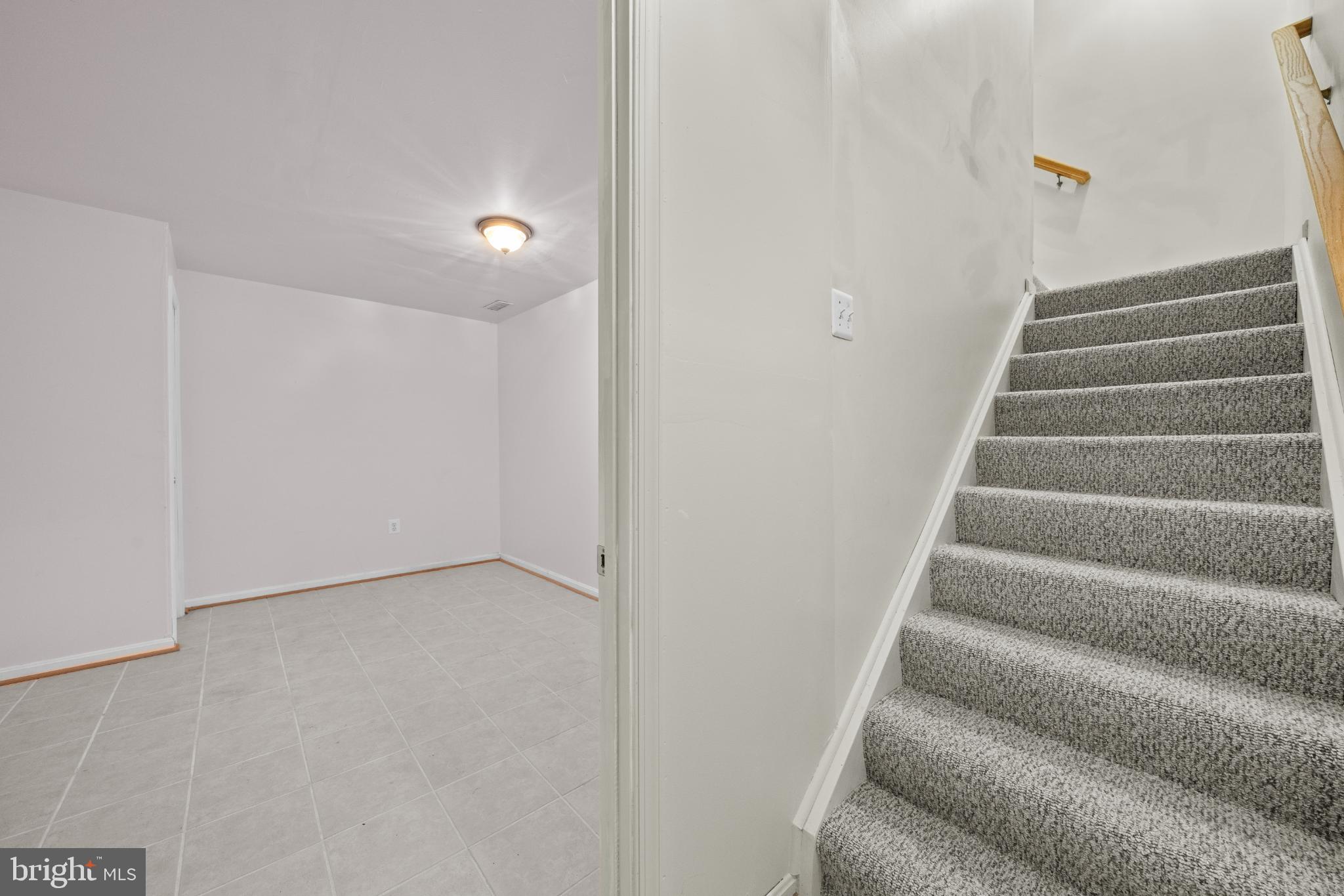 15381 Tina Lane Woodbridge, VA 22193 - Photo 24 of 32 a view of an entryway