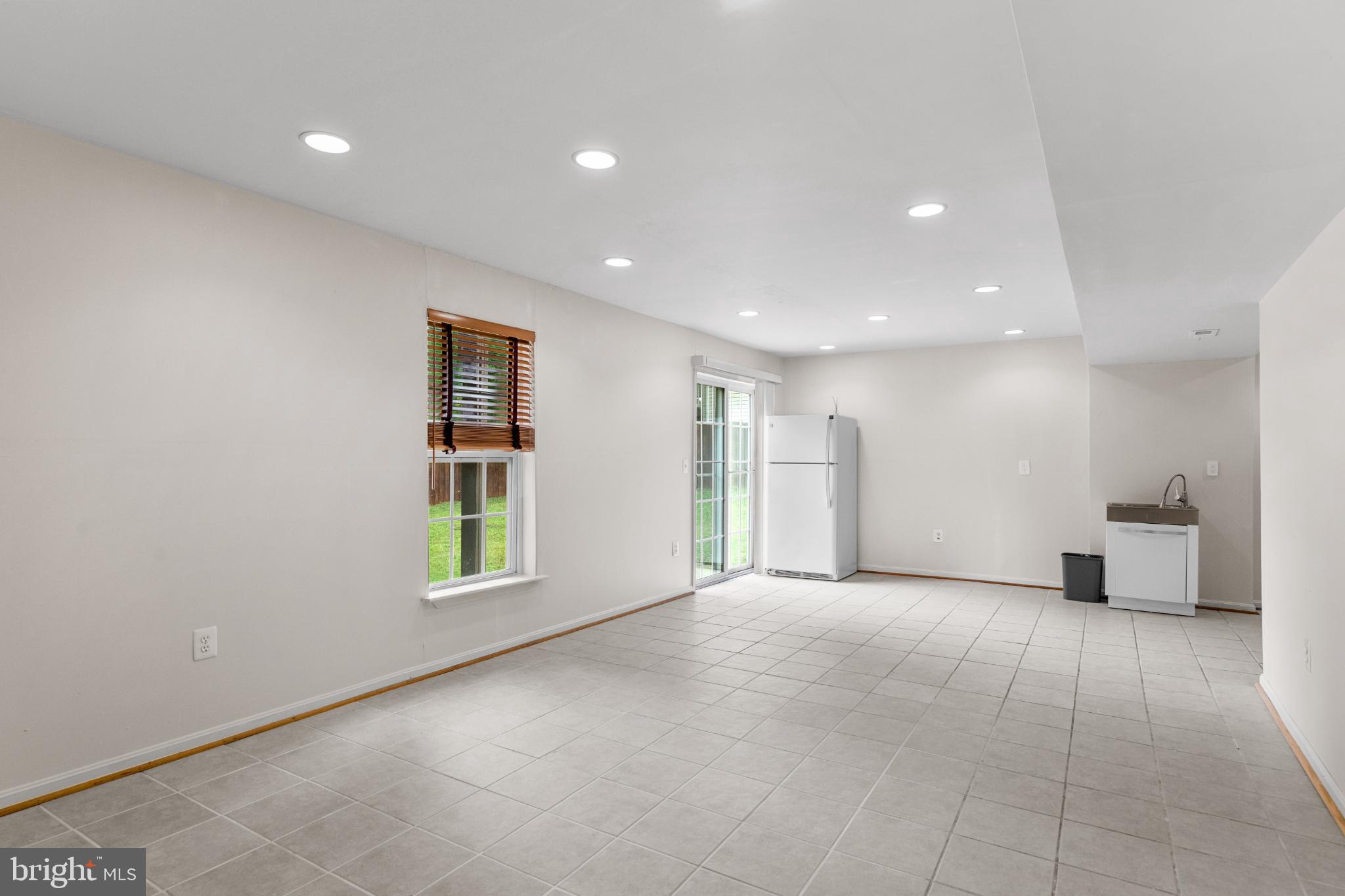 15381 Tina Lane Woodbridge, VA 22193 - Photo 25 of 32 a view of an empty room with a window