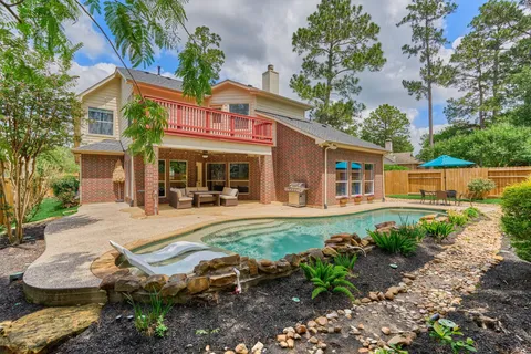 $750,000 | 11 East French Oaks Circle, The Woodlands, TX 77382