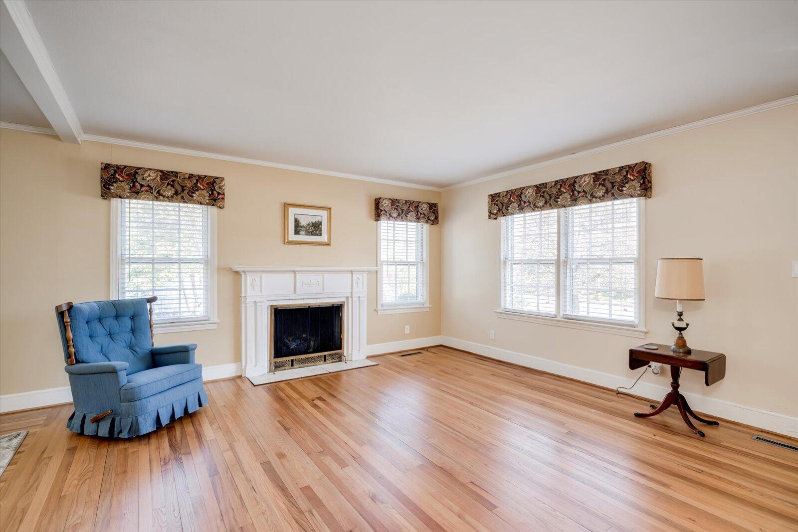4531 Rosemary Street Williston, SC 29853 - Photo 15 of 56 Living Room