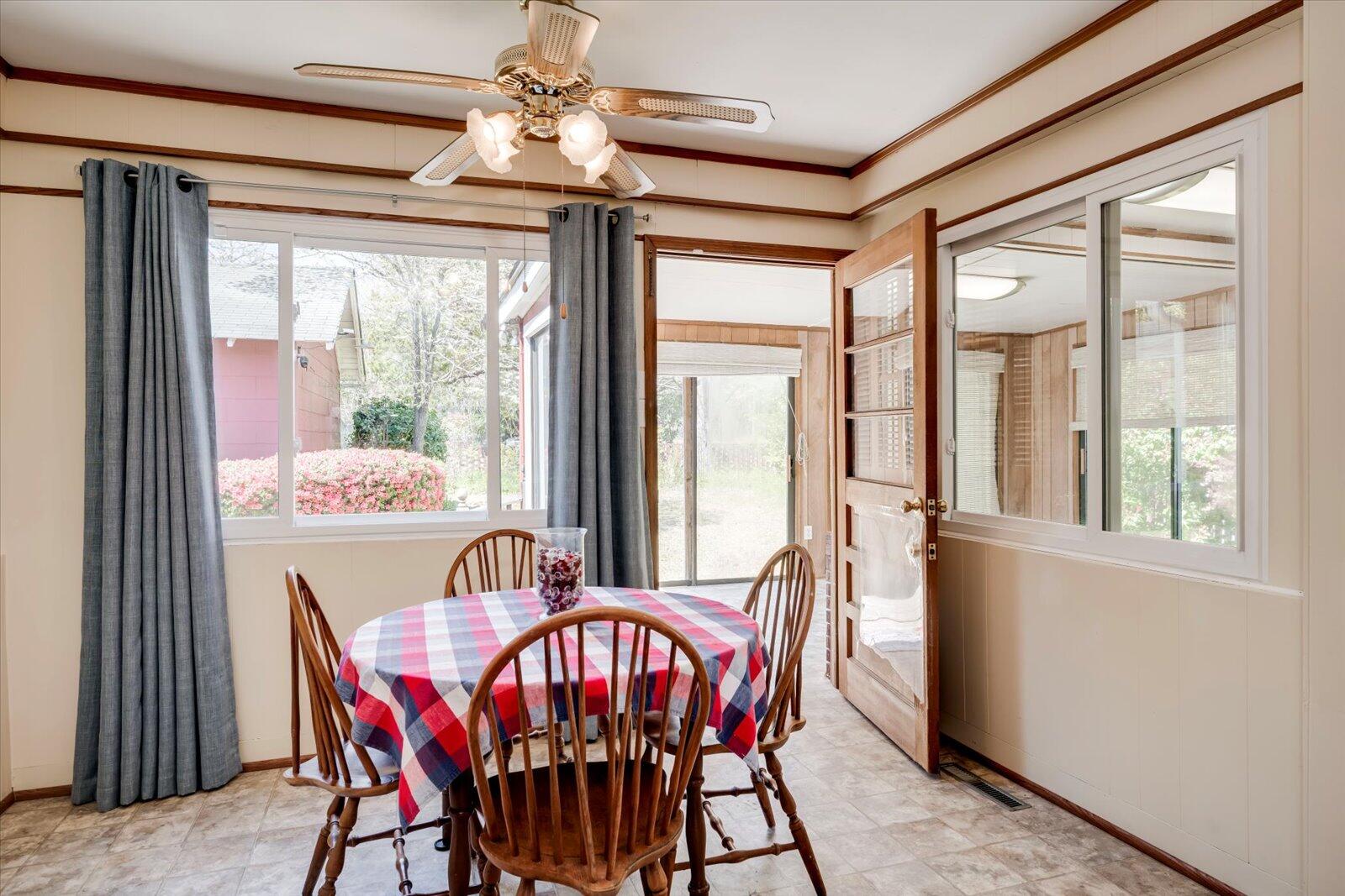 4531 Rosemary Street Williston, SC 29853 - Photo 22 of 56 Breakfast Area